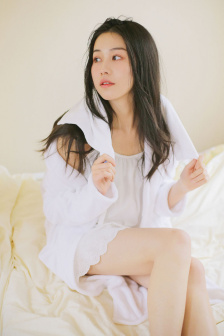 男友扒开我的腿用黄瓜折磨我